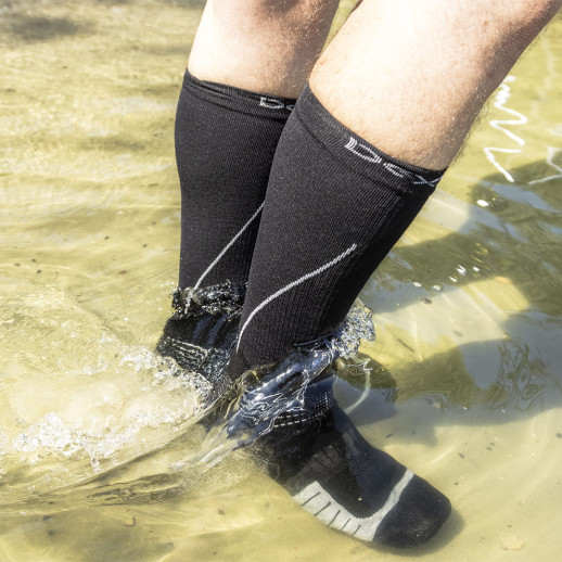 Водонепроникні шкарпетки Dexshell Mudder, чорні з сірими смужками XL (47-49)